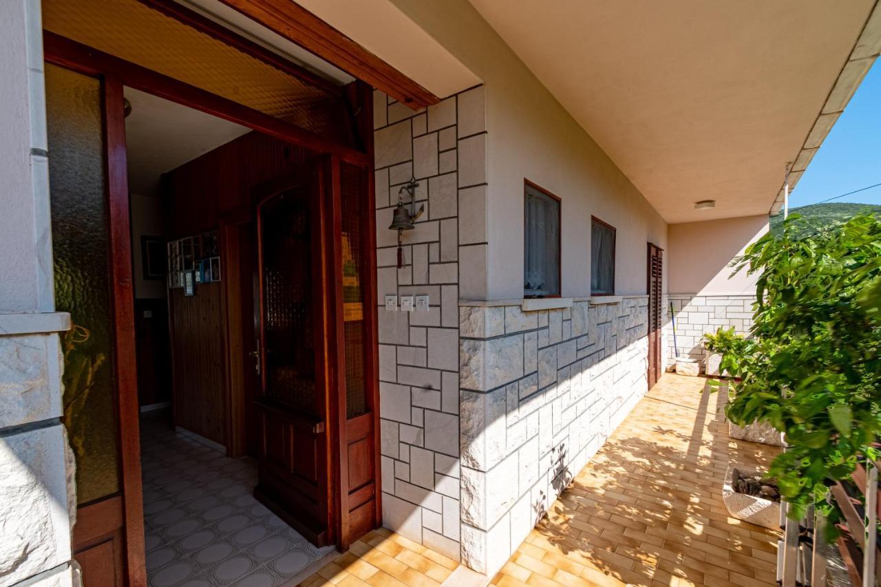 Apartments Mak Račišće Exterior foto