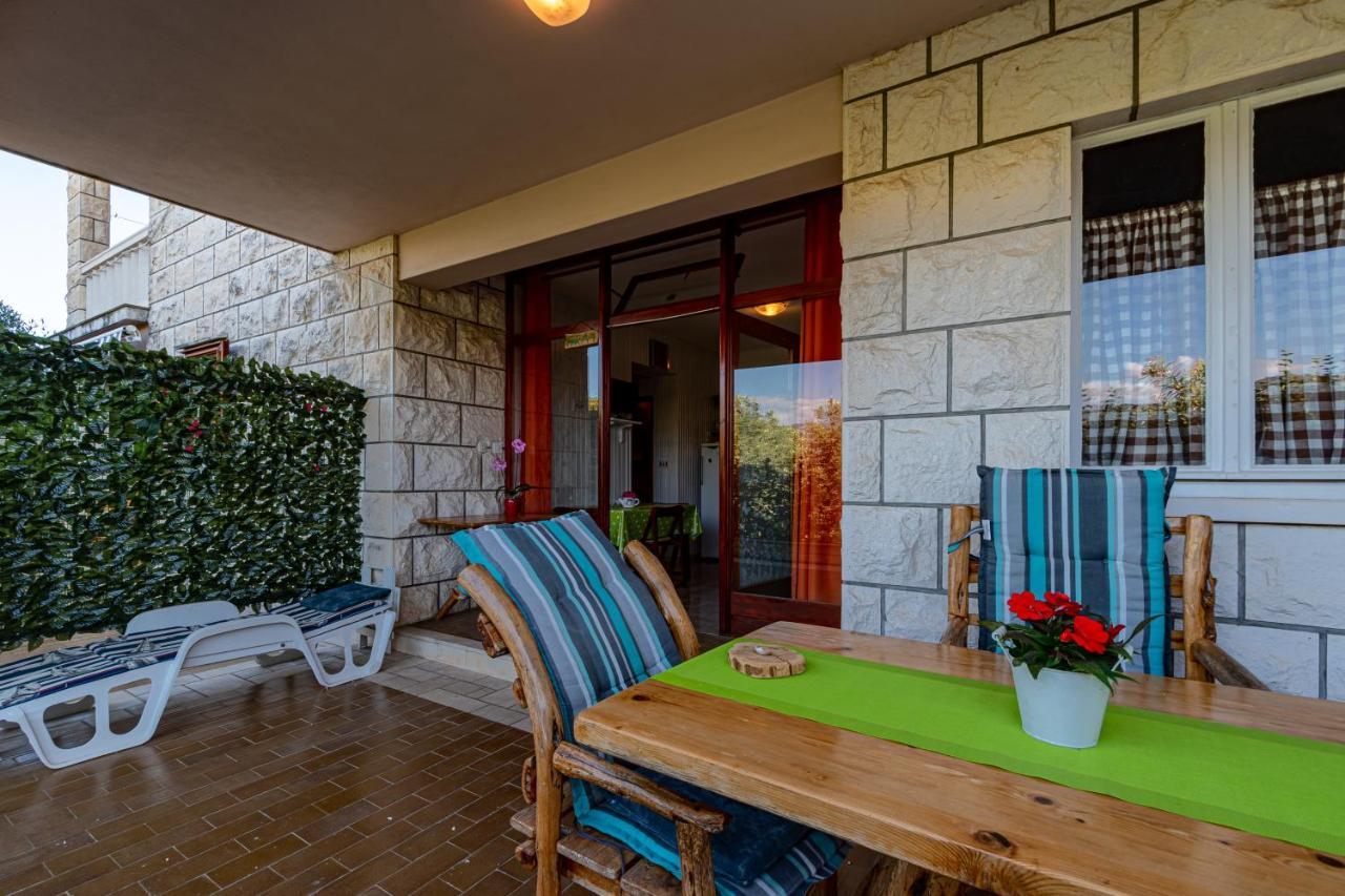 Apartments Mak Račišće Exterior foto